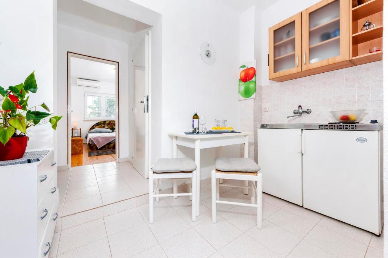 Vania Apartman *